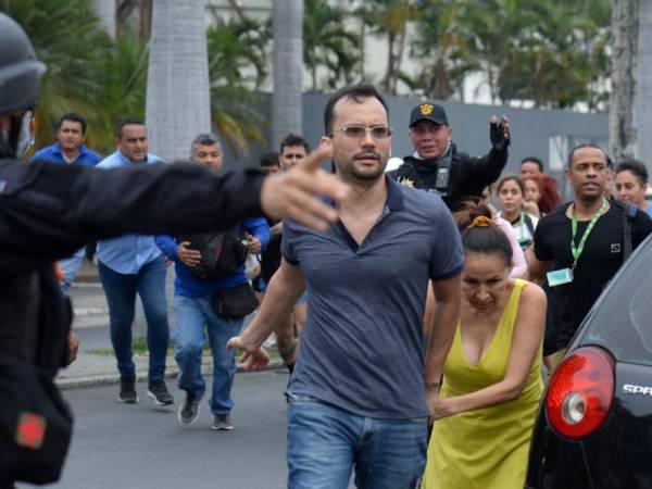 Un sinnúmero de personas han perdido la vida este martes, entre policías y civiles, luego del estallido de varios ataques armados de grupos de criminales en represalia a las medidas implementadas por el gobierno durante la búsqueda de dos cabecillas.