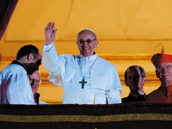 Argentina's Jorge Bergoglio, elected Pope Francis I waves from the window of St Peter's Basilica's balcony after being elected the 266th pope of the Roman Catholic Church on March 13, 2013 at the Vatican. AFP PHOTO / VINCENZO PINTO