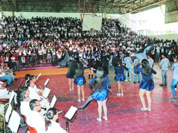 Como parte de las actividades por el 140 aniversario, los alumnos de la banda hicieron una presentación. Foto: David Romero/EL HERALDO.