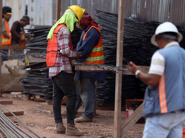 Los inspectores de la comuna portan un chaleco gris con los sellos de la actual administración y no pueden recibir efectivo.