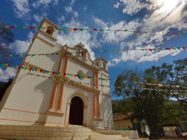 La iglesia del Corpus fue construida en 1950 y se menciona que se est deteriorando porque el lagarto desea salir de su túnel. (Crédito de foto David Romero / Honduras noticias)