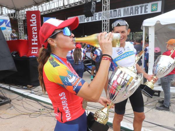 Con gran alegría y en ambiente de amenidad, los campeones de la categoría Élite masculina, Fredd Matute y femenina, Giselle Andino, disfrutaron la premiación donde se consagraron oficialmente como los nuevos monarcas de la Vuelta Ciclística 2023 de EL HERALDO en su duodécima edición. A continuación los detalles.