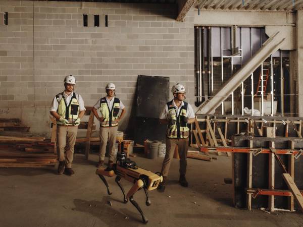 Un robot de Boston Dynamics figura entre las herramientas de IA usadas en la obra del South Station Tower, en Boston.