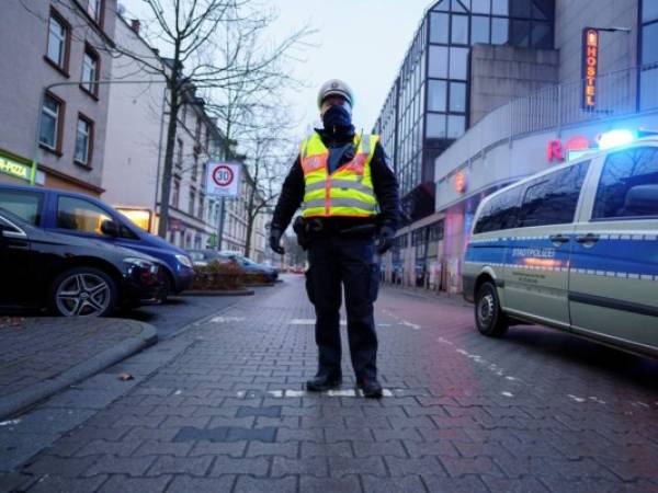 La escena donde se halló una bomba de la II Guerra Mundial en Fráncfort, Alemania, el 6 de diciembre del 2020. (Frank Rumpenhorst/dpa via AP).