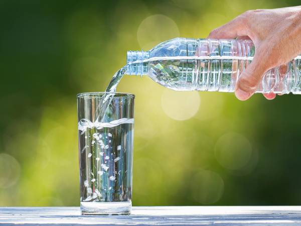 En tiempo de calor y siempre, mantenerse hidratado es fundamental para la salud y la vida.