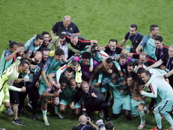 Los lusos obtuvieron con contundencia su paso a la Final de la Eurocopa 2016 con goles de Cristiano Ronaldo y Nani durante la segunda parte del primer partido de semifinales, foto: AP.