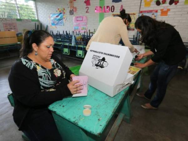 Libre amenaza con no participar en elecciones si no se le permite tener un representante en las mesas electorales.