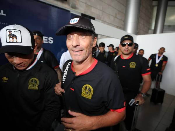 Pedro Troglio felicitó a todos los olimpistas que hoy celebran el segundo título de Liga Concacaf. El entrenador merengue fue el más aclamado.