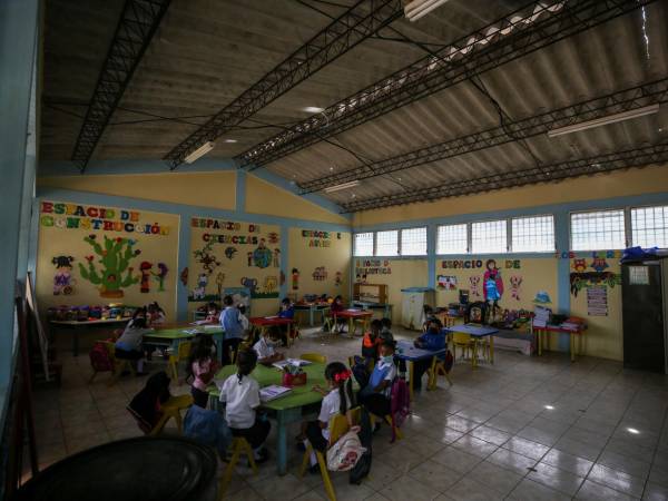 El kinder Regina Cáceres cuenta con dos aulas con diseño básico. Según el ministro de Educación, Daniel Sponda, los centros del país parecen cárceles.