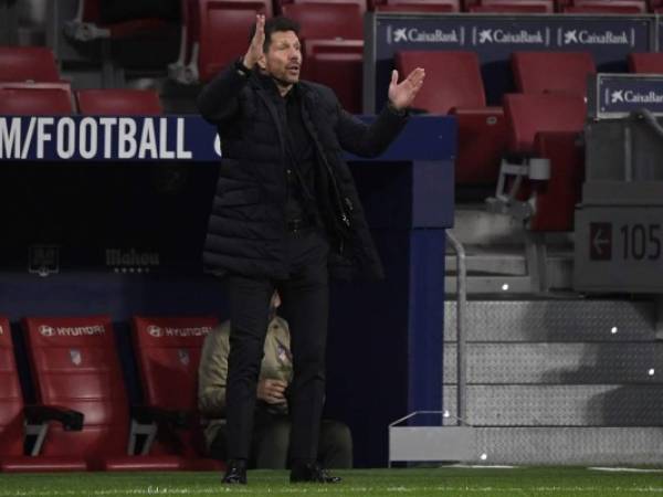 El entrenador argentino del Atlético de Madrid, Diego Simeone, reacciona durante el partido de fútbol de la Liga española entre el Atlético de Madrid y el Getafe en el estadio Wanda Metropolitano de Madrid. Foto: Agencia AFP.