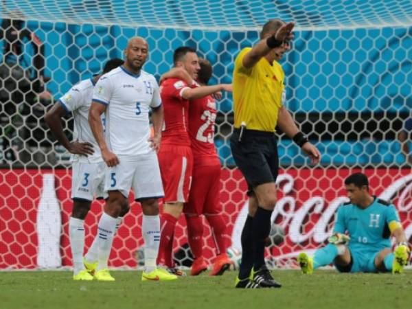 Tres goles de Shaquiri dejaron a Honduras en el suelo.