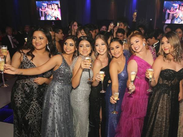 La prom night de Macris School se celebraró en el Centro de Convenciones del Hotel Honduras Maya.