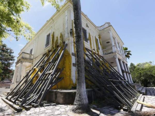 Un deslizamiento local en 2010 provocó daños en una esquina en la parte noreste de la estructura. Foto: Marvin Salgado/EL HERALDO.