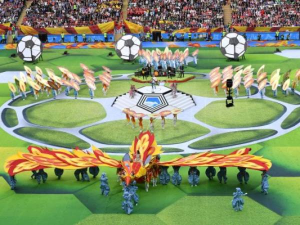 El recinto con capacidad para 80 mil espectadores lució completamente lleno, pues luego de la ceremonia arrancó el partido Rusia Vs Arabia Saudita.