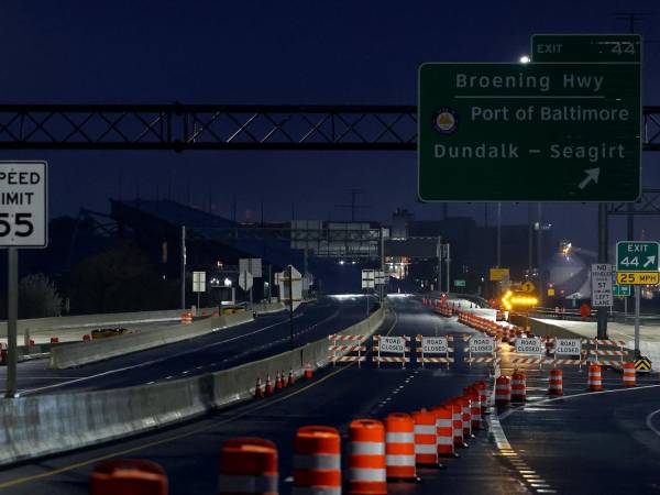 La rampa de acceso al puente Francis Scott Key permanece cerrada desde el incidente que ha dejado seis personas muertas, cuatro de ellas aún desaparecidas. Aquí las imágenes.