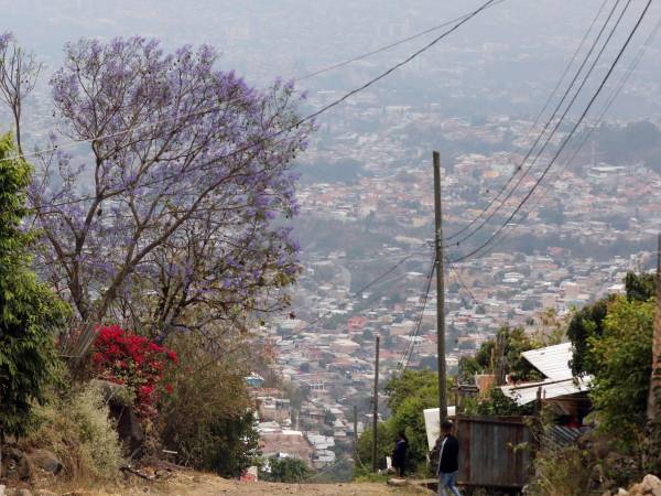 En las partes altas de la periferia capitalina el polvo podría ser mitigado con el anuncio de proyectos de pavimentación.