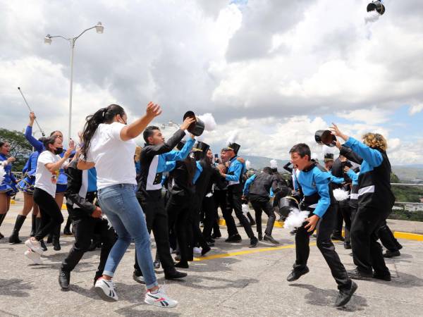 Con mucho júbilo se llevó a cabo la guerra de las bandas en la capital.