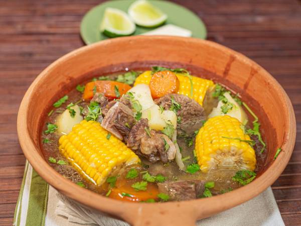 El fantástico gusto de la costilla o hueso de res se mezcla con el variado sabor de los vegetales, hierbas y condimentos, creando una mágica poción de vida.