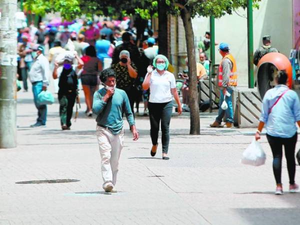 Los capitalinos actualmente salen por medio de segmentación, un dígito por día, pero deben hacer uso de las medidas de bioseguridad, uso de mascarilla y aislamiento social. Foto: David Romero / EL HERALDO.