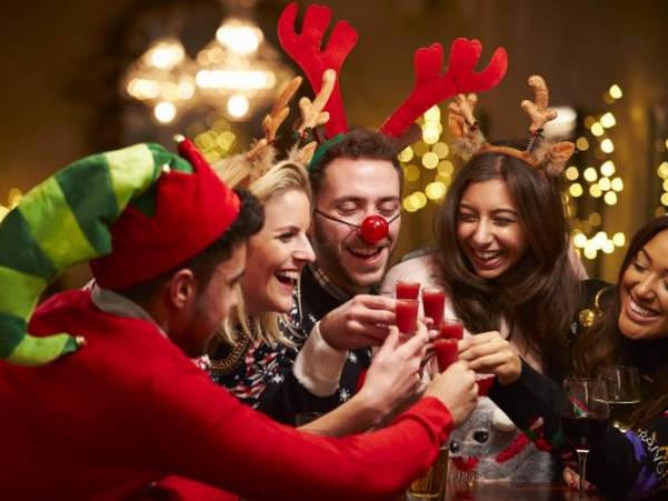 Considere consumir bebidas con menos grados de alcohol para disfrutar de los banquetes navideños.