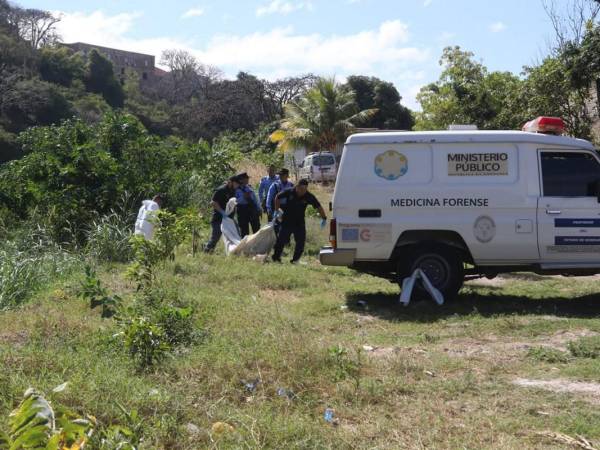 Tras más de una semana de estar desaparecido, y que su familia angustiadamente lo buscara luego que su taxi apareciera sin llantas, el joven taxista Santos Higinio Segura Ortiz fue encontrado asesinado a inmediaciones del río Choluteca.