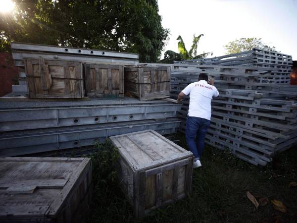 La Unidad Investigativa de EL HERALDO Plus regresó a las zonas donde llevaron puentes Bailey. En el caso de El Negrito, Yoro, una gran parte de las piezas está almacenada dentro de una iglesia.