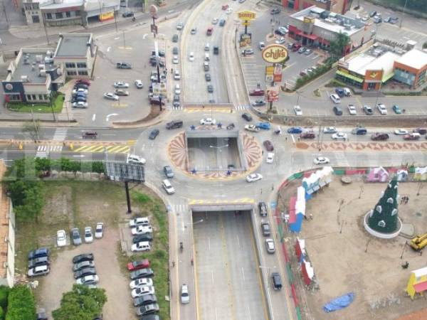 La habilitación del túnel-rotonda del bulevar Juan Pablo II obligó a bloquear una ruta de alto tránsito para los conductores, por lo que deberán utilizar otras vías alternas.