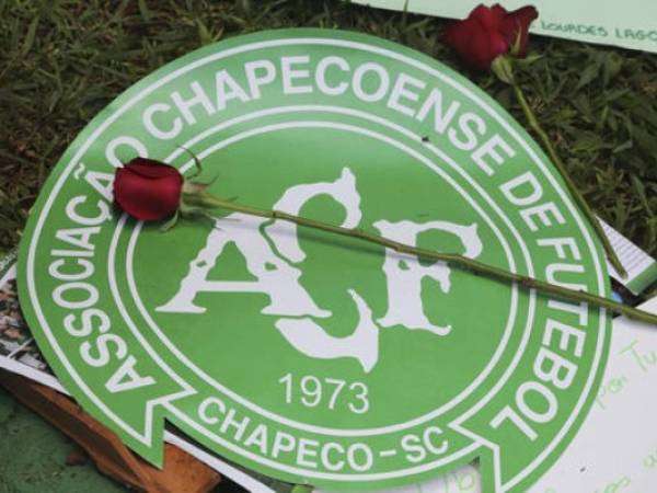 Este es el escudo que portarán los equipos de Paraguay en honor al Chapecoense. (Fotos: Agencias AP/AFP / Deportes El Heraldo / El Heraldo Honduras / Noticias de Honduras)