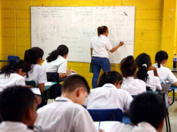 Los estudiantes tienen deficiencia en las áreas de matemática y español.