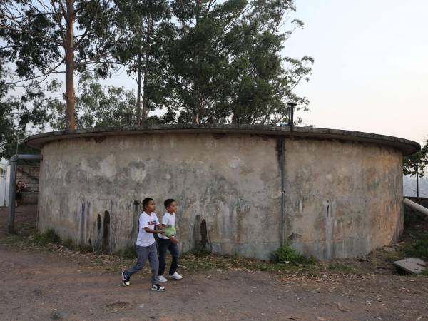 Las juntas de agua controlan el servicio en barrios y colonias.