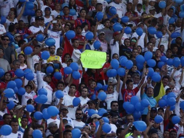 Si bien las tribunas de Sol Sur, parte de Sol Este y Preferencia Sur cumplieron con la labor, el resto del estadio Nacional quedó a deber.