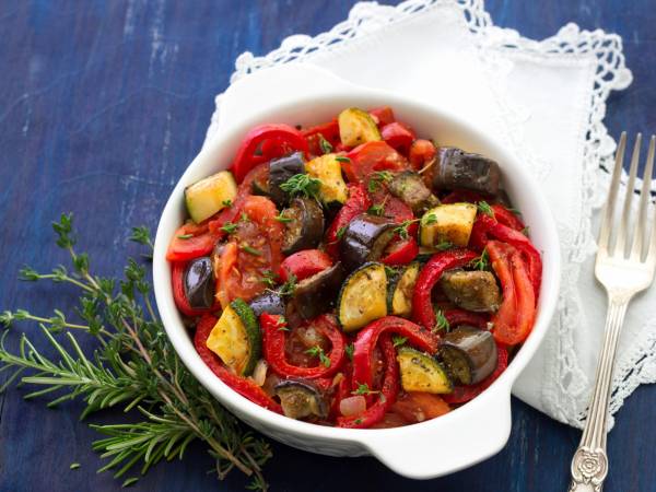 El ratatouille es un guiso de verduras originario de Provence, Francia.