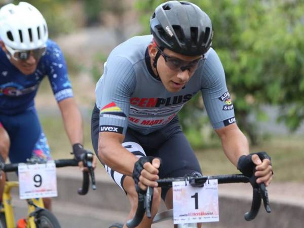 Luis López, el campeón de la décima edición de la Vuelta Ciclística de EL HERALDO, busca el bicampeonato y actualmente lidera las vueltas. Aquí las imágenes de la categoría Élite de la competencia.