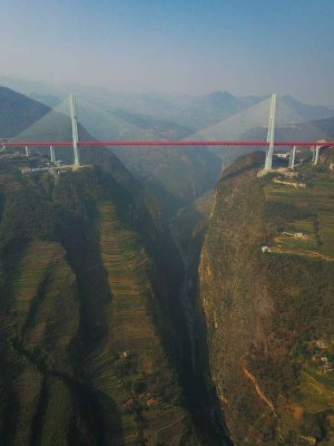 Abre en China el puente más alto del mundo  