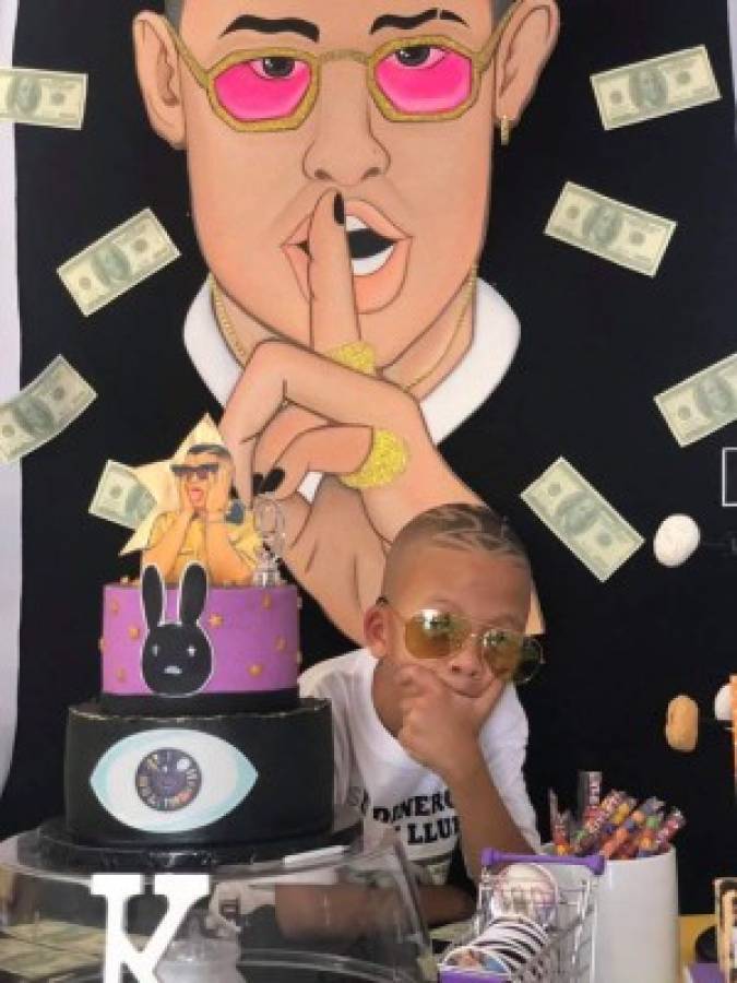 Niño pide fiesta temática de Bad Bunny y se vuelve viral