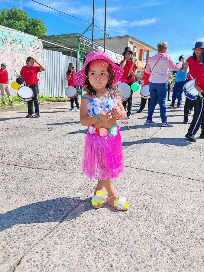 Choluteca celebra su 179 aniversario con colorido desfile y carrozas