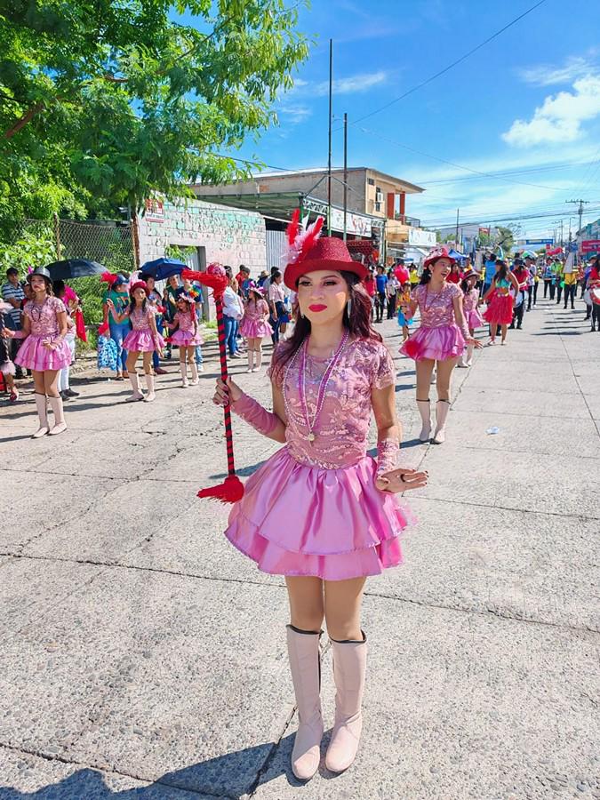 Choluteca celebra su 179 aniversario con colorido desfile y carrozas