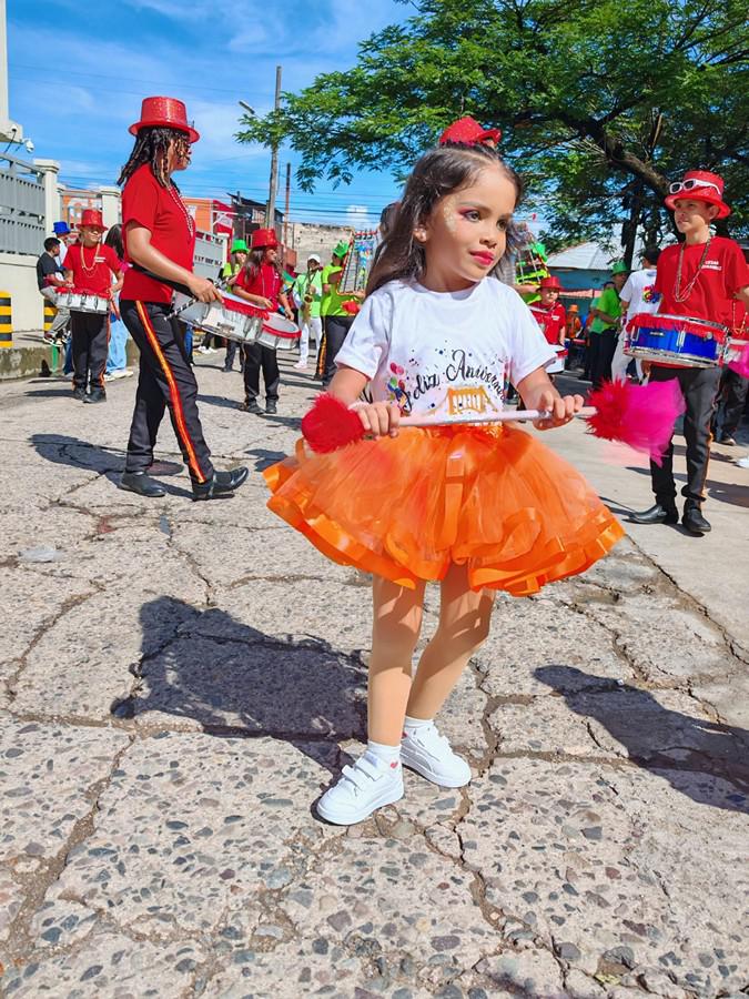 Choluteca celebra su 179 aniversario con colorido desfile y carrozas