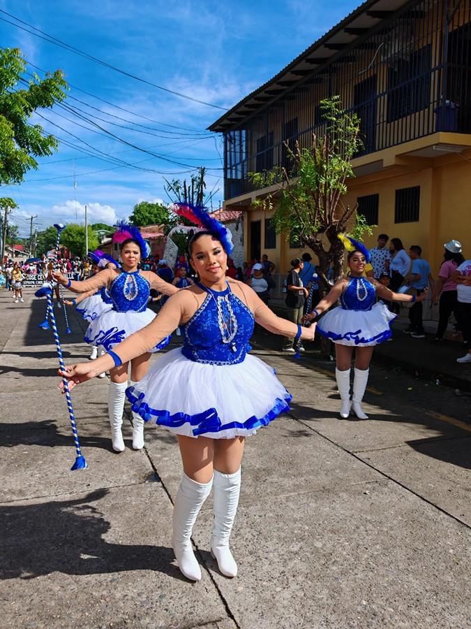 Choluteca celebra su 179 aniversario con colorido desfile y carrozas