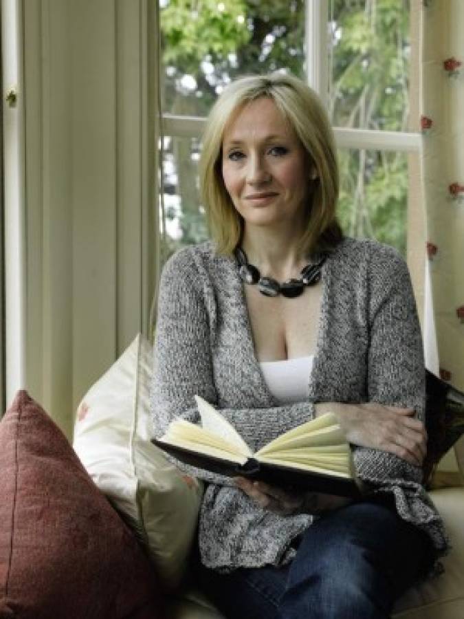 J.K. Rowling con el karma del seudónimo