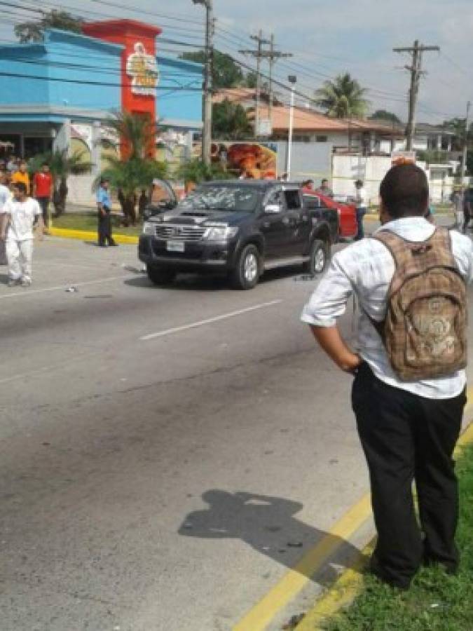 Una de las víctimas quedó al interior del vehículo, mientras que los otros dos en la calle (Foto: El Heraldo Honduras/ Noticias de Honduras)