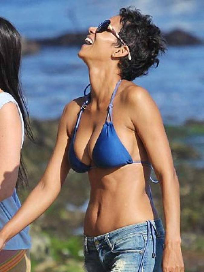 Julia Roberts y Halle Berry en guerra de bikinis