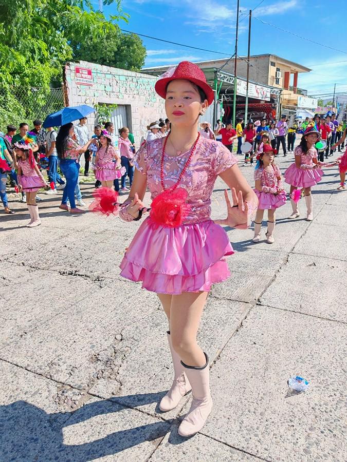 Choluteca celebra su 179 aniversario con colorido desfile y carrozas