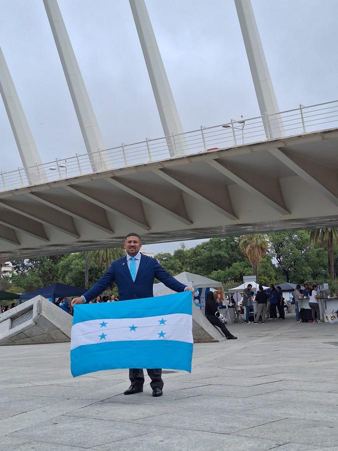 Hondureños en Valencia, España, festejan Independencia Patria con música y cultura