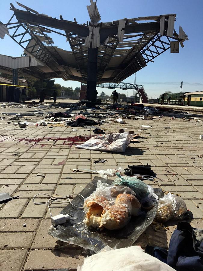 Imágenes que dejó la explosión en estación de trenes de Quetta, Pakistán