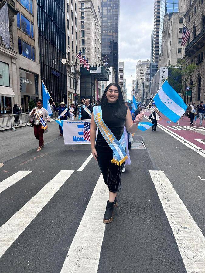 Hondureña es elegida Mariscal de Honor en desfile de Hispanidad en NY