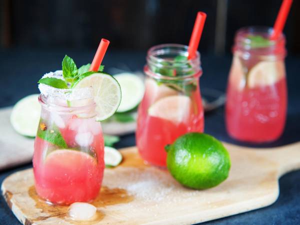 Sacia tu sed de verano con estas bebidas que resultan un verdadero placer, especialmente en esta época del año.