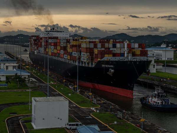 Demoras al cruzar Canal de Panamá a raíz de la sequía han amenazado a la cadena de suministro global.