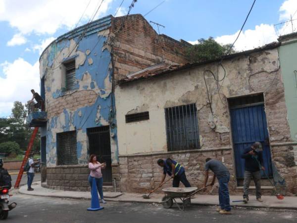 El barrio La Hoya es parte del nuevo rostro que quiere dársele a la ciudad. Le realizan trabajos de mantenimiento.