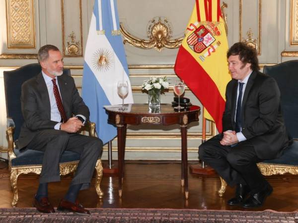 El presidente electo de Argentina, Javier Milei, mantuvo este sábado reuniones con el rey Felipe VI de España y la enviada del mandatario estadounidense Joe Biden, previo a su juramentación el domingo.